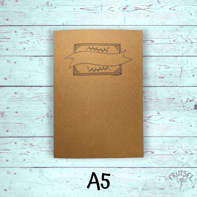Handletterpapier A5 Papicolor, 60 vellen, waarvan 10 x wit 160 gram, 10 x wit 240 gram, 10 x kraft bruin 100 gram, 10 x kraft bruin 220 gram, 10 x kraft zwart 100 gram en 10 x kraft zwart 220 gram.